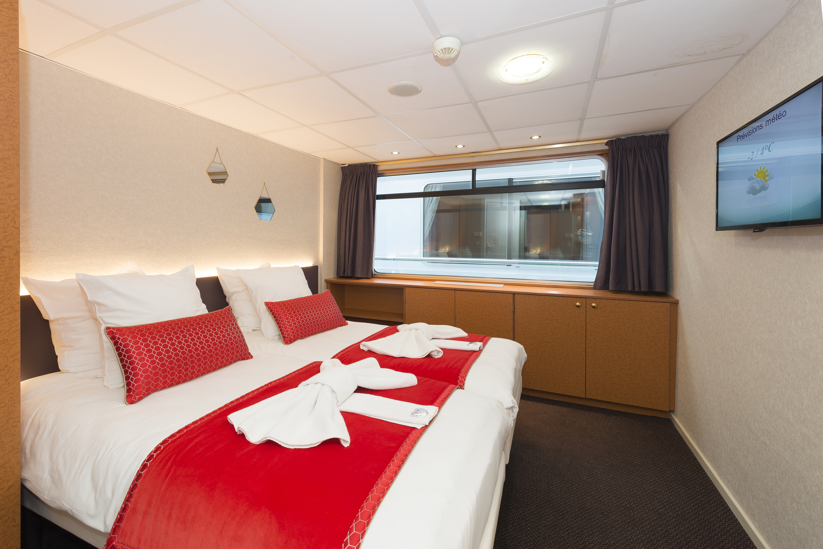CroisiEurope MS Europe Cabin 1.jpg